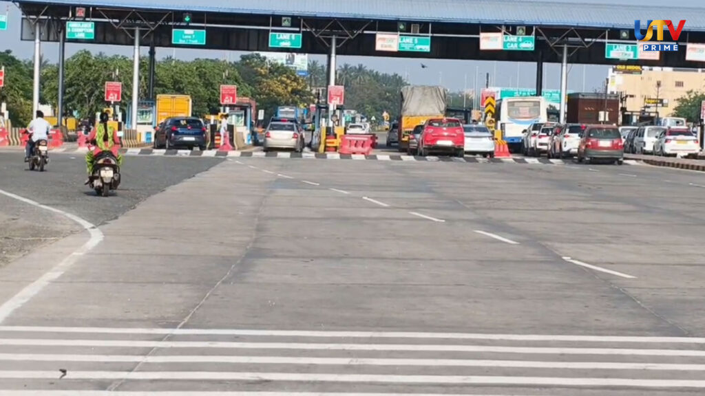 transgenders distrubed public in toll plaza