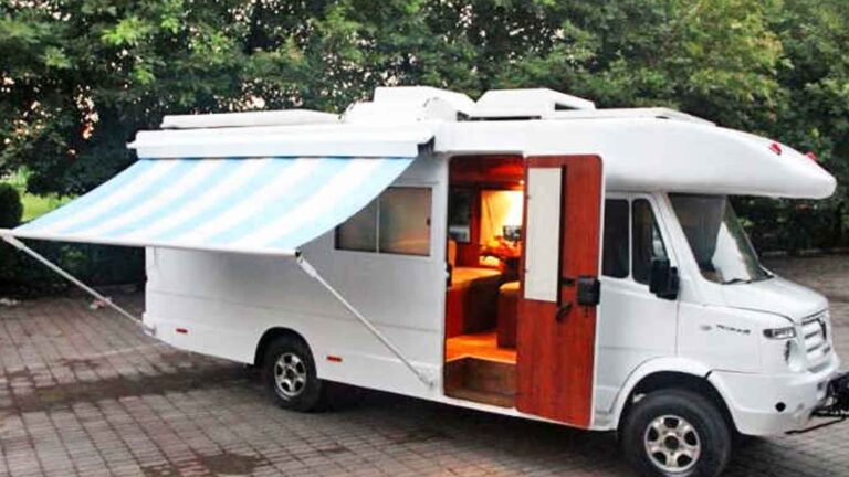 கேரவனுக்குள் நடிகையிடம் அத்துமீறல்.. பா**யல் புகாரில் பிரபல இயக்குநர் கைது..! Actress molested inside caravan.. Famous director arrested on sexual assault complaint..!