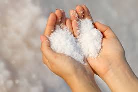 vastu-tips-benefits-of-keeping-sea-salt-in-bathroom